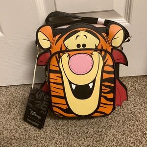 Loungefly Tigger crossbody bag purse passport cosplay glow in the dark NWT